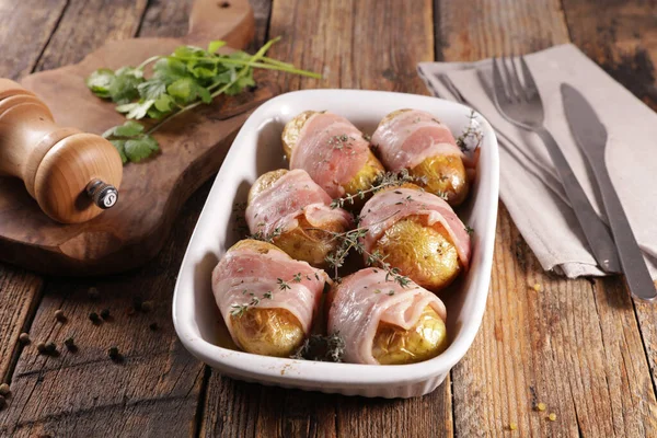 Batata Cozida Com Bacon Alecrim — Fotografia de Stock