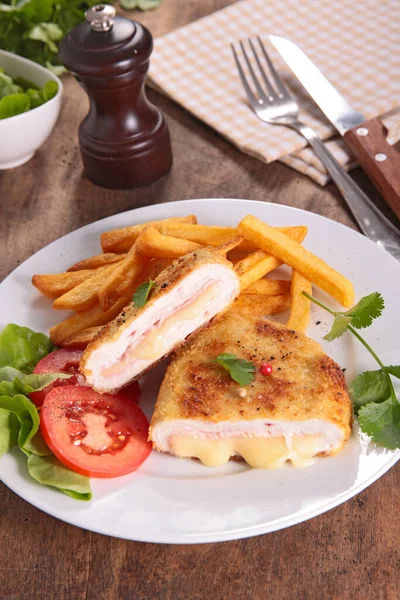 Cordon Bleu Frango Assado Com Presunto Queijo — Fotografia de Stock