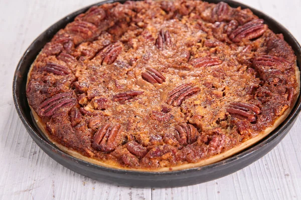 Cevizli turta. Geleneksel ve ev yapımı tart.