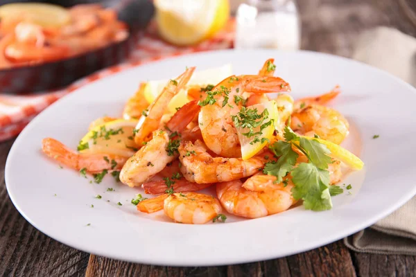 Gamberetti Fritti Con Erbe Spezie — Foto Stock