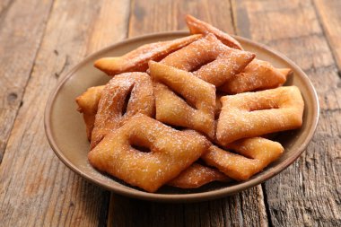 Kızarmış hamur işi. Canival için geleneksel Fransız böceği.