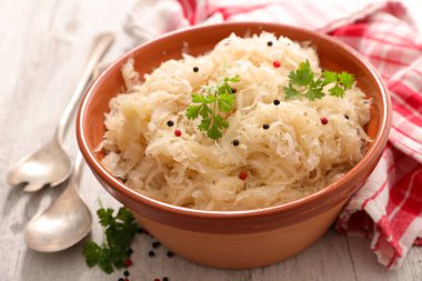 lahana... bir kase taze lahana turşusu.