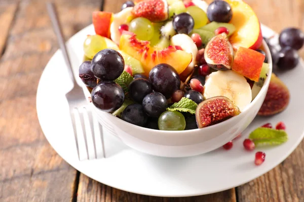 Frischer Obstsalat Schüssel — Stockfoto