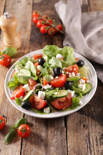 Salada Tomate Com Pepino Alface Queijo — Fotografia de Stock