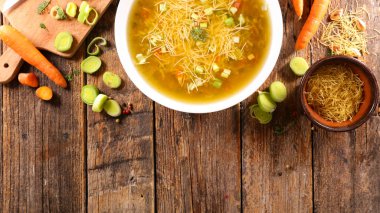 sebze ve et suyu ile noddles