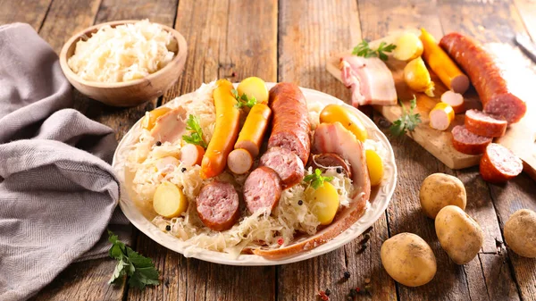 Choucroute Pommes Terre Saucisses — Photo