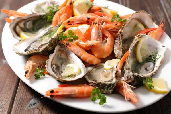 Plato Mariscos Camarones Ostras — Foto de Stock