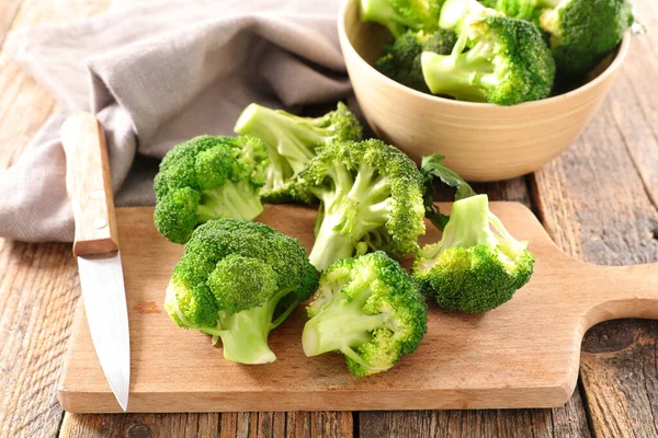 Broccoli Freschi Tavola Legno — Foto Stock