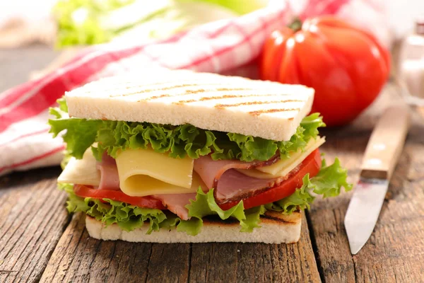 Sanduíche Com Queijo Presunto Tomate — Fotografia de Stock