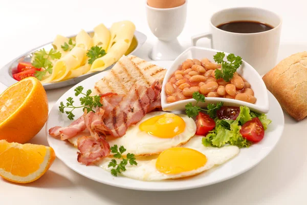 Pequeno Almoço Inglês Ovo Frito Bacon Torrada Xícara Café — Fotografia de Stock