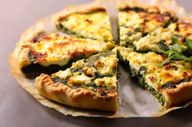 Ispanak ve peynirli kiş.