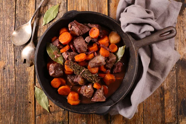 Rundvlees Bourguignon Runderstoofpot Met Wortel Wijn — Stockfoto