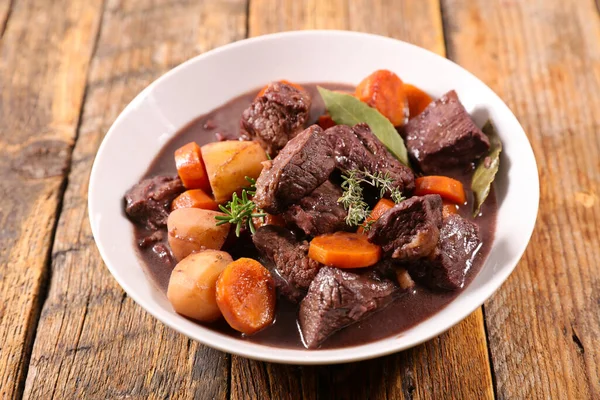 Rundvlees Bourguignon Runderstoofpot Met Wortel Wijn — Stockfoto