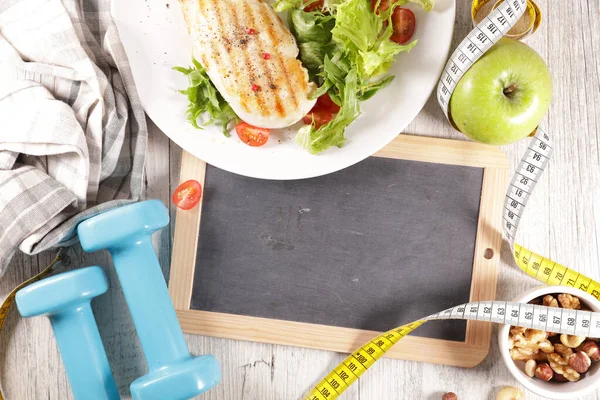 Dieta Concepto Alimentos Parrilla Pollo Mancuerna Pizarra —  Fotos de Stock