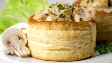 Kremalı börek, mantarlı ve tavuklu börek.