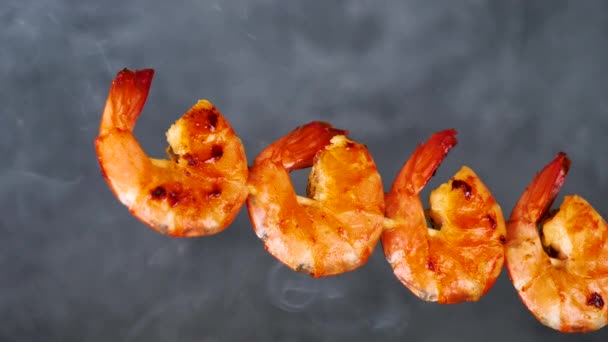 烤虾和蒸气烟 — 图库视频影像