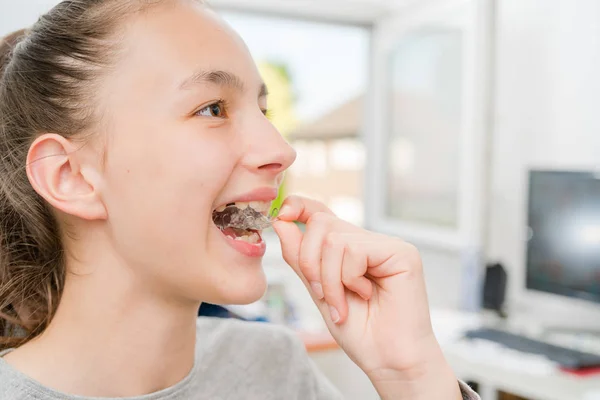 Teenager Braces Her Teeth — Stock Photo, Image