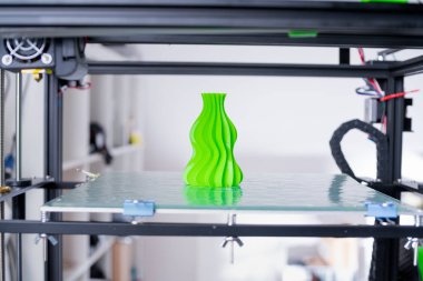 Modern 3d baskı. işlemleri sırasında çalışma 3d yazıcı mekanizması.