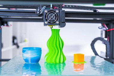 3d yazıcı işlemleri sırasında çalışan mekanizması. Modern 3d baskı..