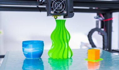 3d yazıcı işlemleri sırasında çalışan mekanizması. Modern 3d baskı..