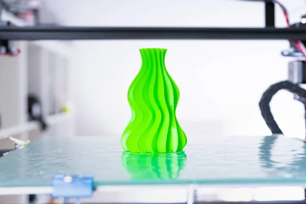 Mecanismo de impresora 3d que funciona durante los procesos.Impresión 3D moderna . — Foto de Stock