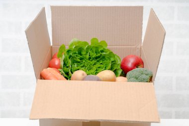 Sebze kutusu, teslimat kutusu. Taze meyve ve sebze .