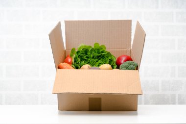 Sebze kutusu, teslimat kutusu. Taze meyve ve sebze .