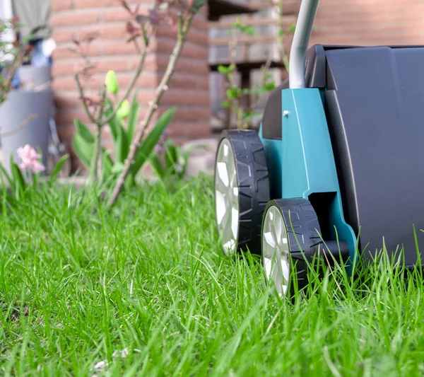 Ytrivare arbete i trädgården. — Stockfoto