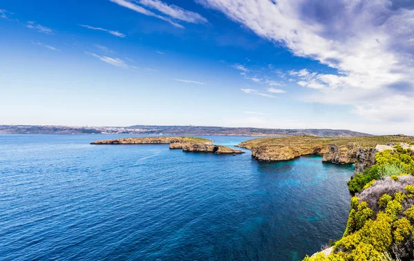 De blauwe lagune op het eiland Comino, Malta Gozo. — Stockfoto
