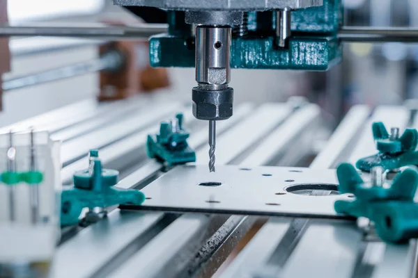 Cnc frezeleme makinesi kesme alüminyum parça.