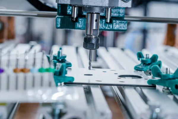 Cnc frezeleme makinesi kesme alüminyum parça.