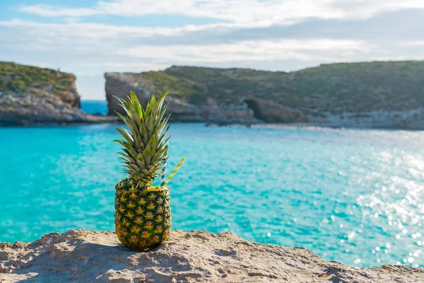 De blauwe lagune op het eiland Comino, Malta Gozo. — Stockfoto