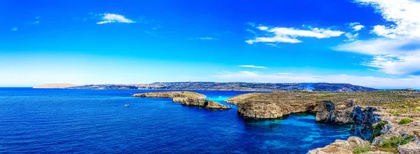 A kék lagúna Comino szigetén, Málta Gozo. — Stock Fotó