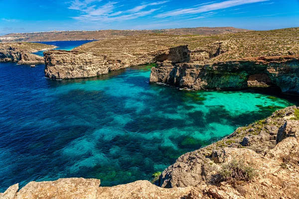 A kék lagúna Comino szigetén, Málta Gozo. — Stock Fotó