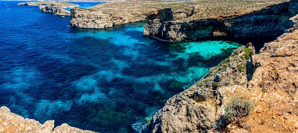 A kék lagúna Comino szigetén, Málta Gozo. — Stock Fotó