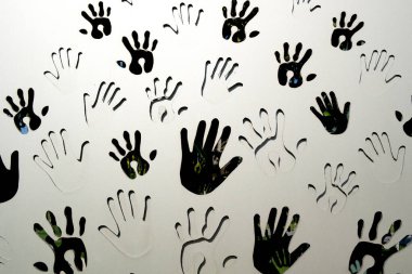 Plastik doku. Grunge arkaplanına karşı elini aç