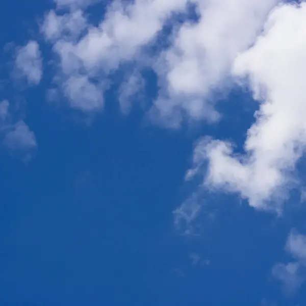 arka plan mavi gökyüzü ve güzel beyaz bulutlar 21