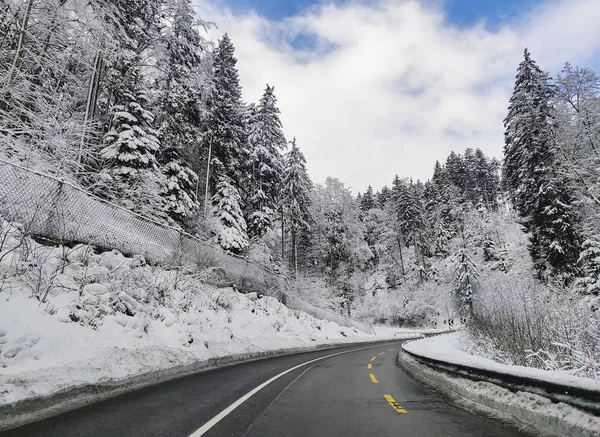 Hermosa Escena Invierno Con Hielo Camino Resbaladizo Situación Conducción Camino —  Fotos de Stock