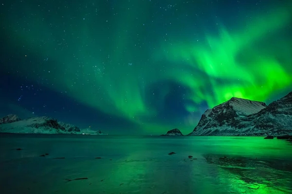 Spiaggia dell'aurora boreale — Foto Stock