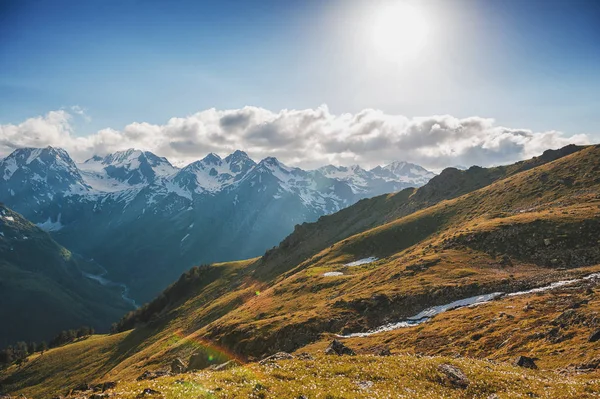 Peisaj Montan Frumos Cer Albastru Aer Liber — Fotografie, imagine de stoc