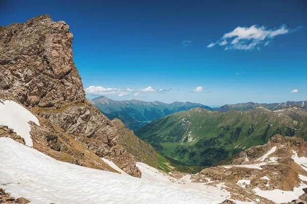 Красивий Гірський Пейзаж Блакитне Небо Відкритому Повітрі — стокове фото