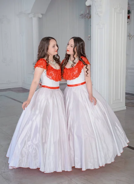 Two Beautiful Woman White Red Medieval Dresses Crinoline Hall — Stock Photo, Image