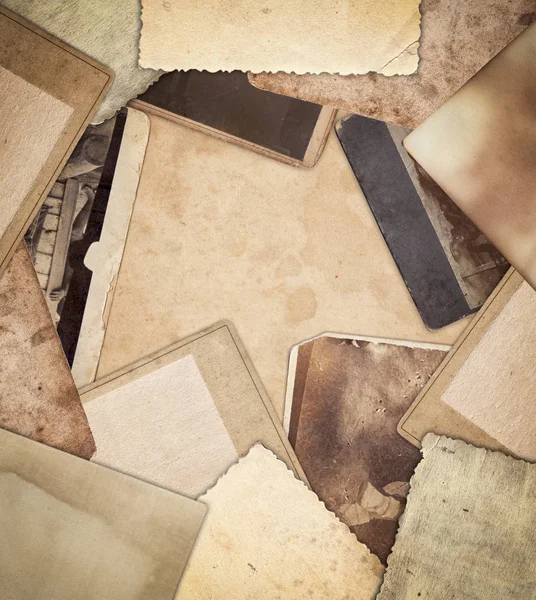 Vintage eski fotoğraf kenarlığı üzerinde beyaz izole