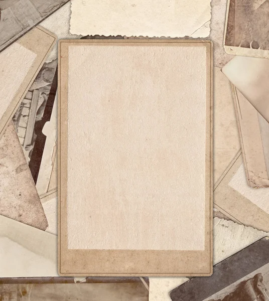 Vintage eski fotoğraf kenarlığı üzerinde beyaz izole