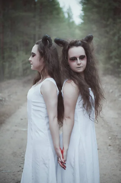 Twins Twee Demonen Met Hoorns Bos Buiten — Stockfoto