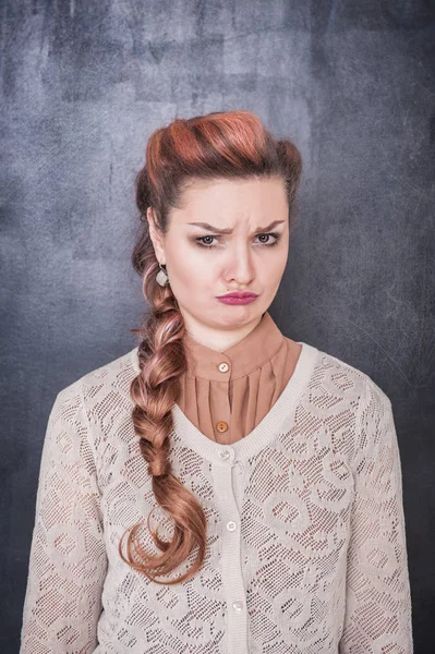 Triest Huilende Vrouw Het Schoolbord Krijtbord Achtergrond — Stockfoto