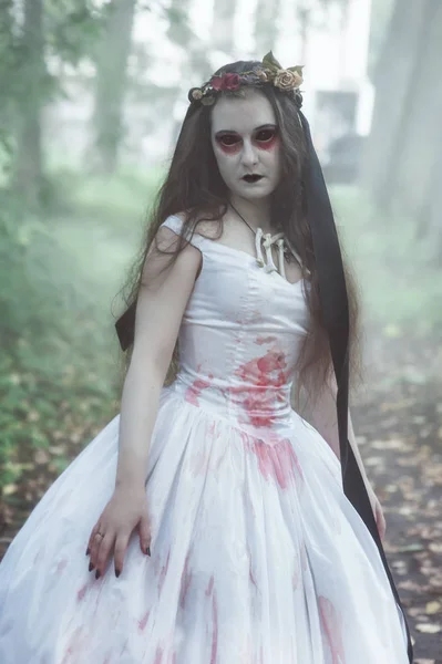 Noiva Morta Assustadora Vestido Branco Cena Halloween — Fotografia de Stock