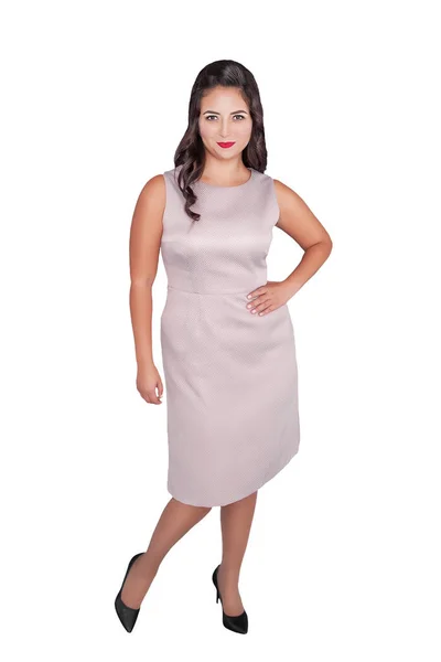 美しい白で隔離のピンクのドレスのサイズの女性プラス幸せ — ストック写真