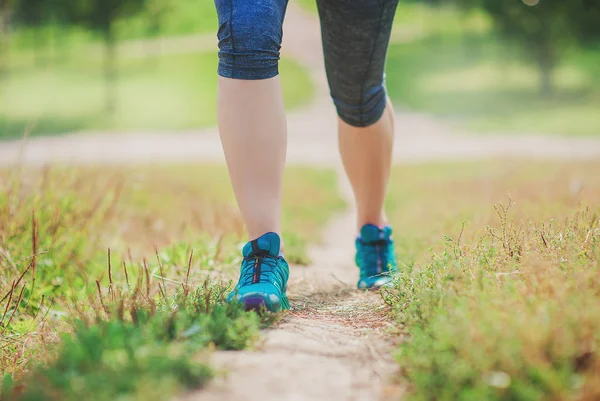Junge Fitness Frau Beine Laufen Freien Gesunder Lebensstil — Stockfoto