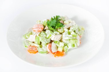 Kereviz, havuç ve wh üzerinde et taze lezzetli sağlıklı salata